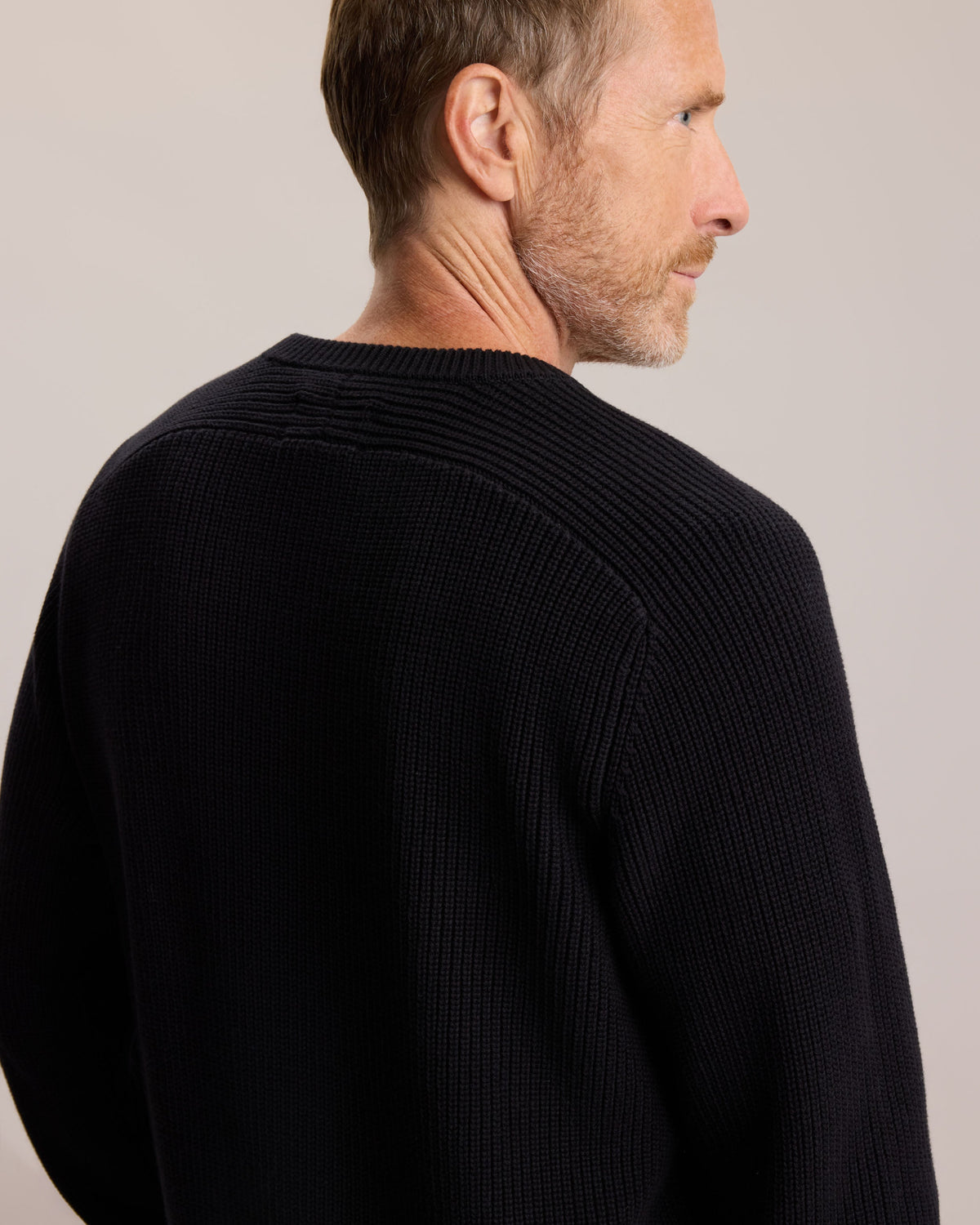 ESSENTIAL CREWNECK SWEATER